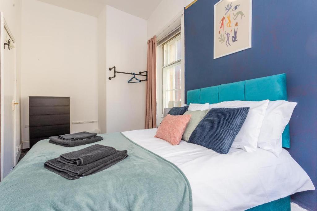 Newcastle'S Most Central Apartment - Sleeps 10 Eksteriør billede