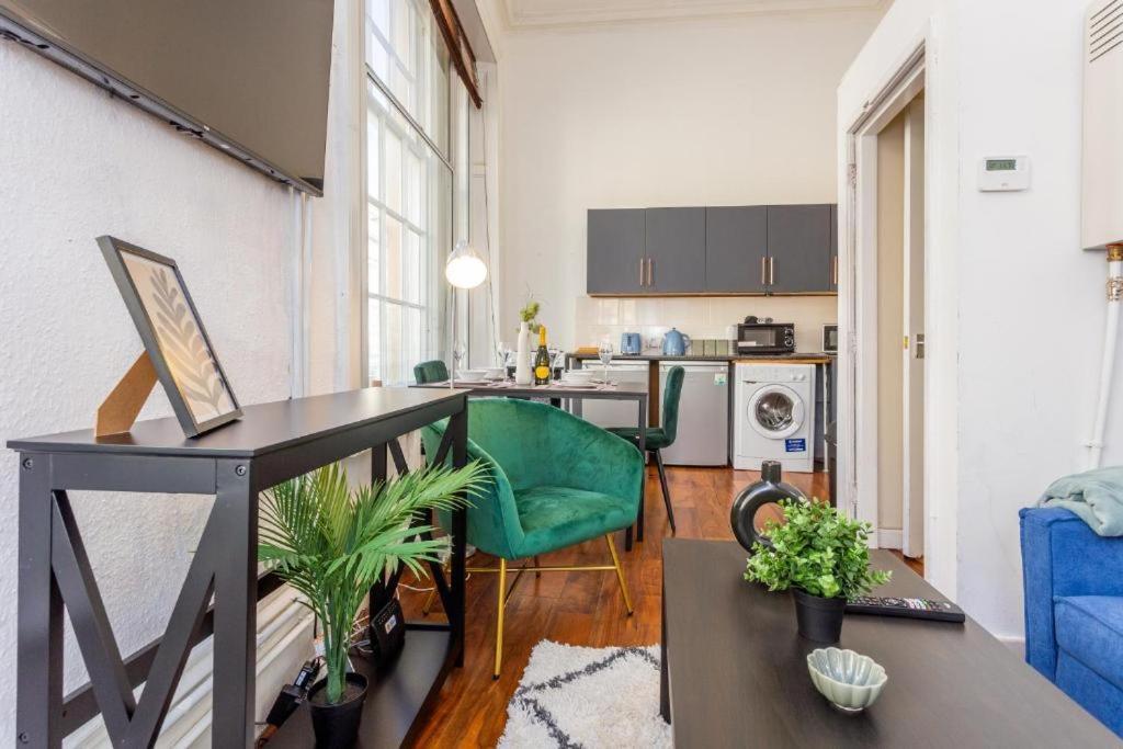 Newcastle'S Most Central Apartment - Sleeps 10 Eksteriør billede
