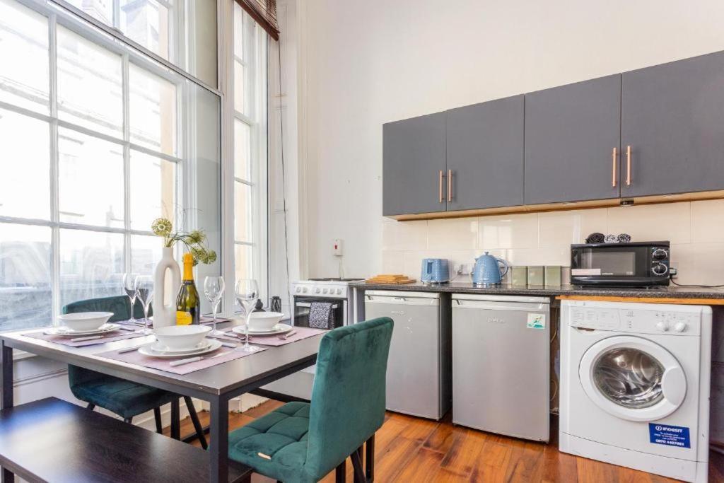Newcastle'S Most Central Apartment - Sleeps 10 Eksteriør billede