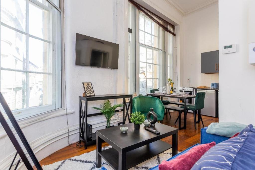 Newcastle'S Most Central Apartment - Sleeps 10 Eksteriør billede