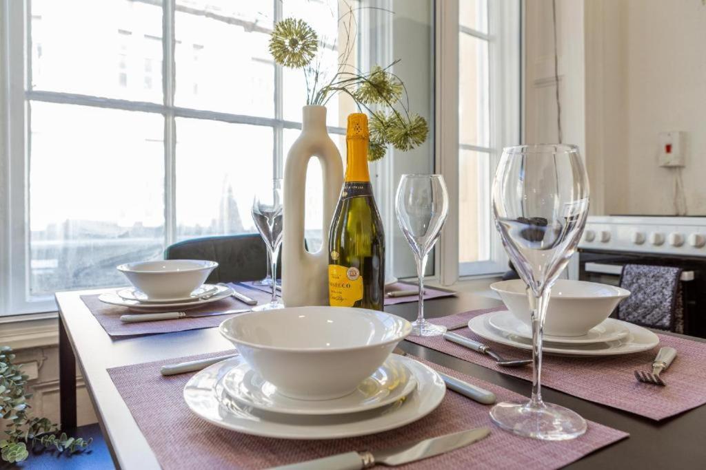 Newcastle'S Most Central Apartment - Sleeps 10 Eksteriør billede