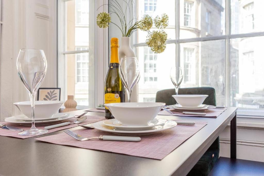 Newcastle'S Most Central Apartment - Sleeps 10 Eksteriør billede