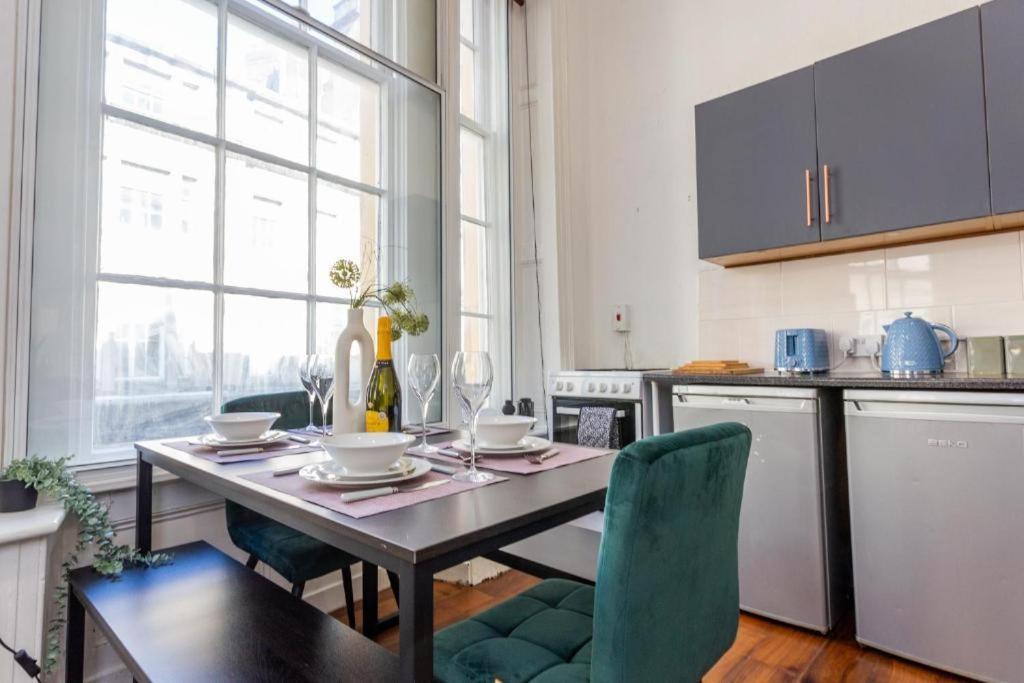 Newcastle'S Most Central Apartment - Sleeps 10 Eksteriør billede