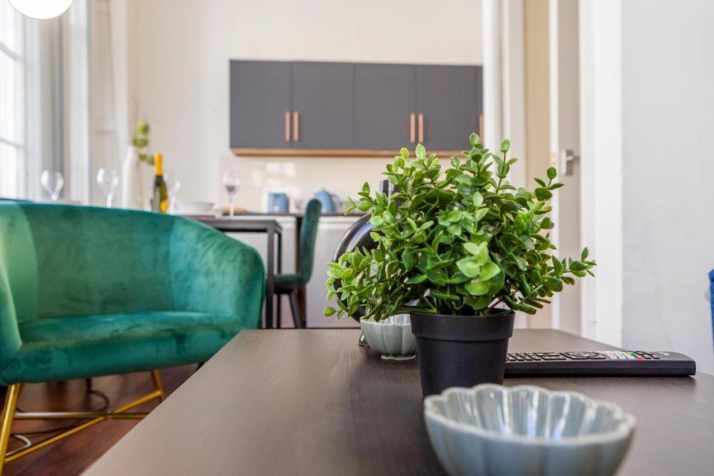 Newcastle'S Most Central Apartment - Sleeps 10 Eksteriør billede