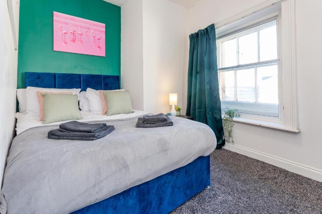 Newcastle'S Most Central Apartment - Sleeps 10 Eksteriør billede