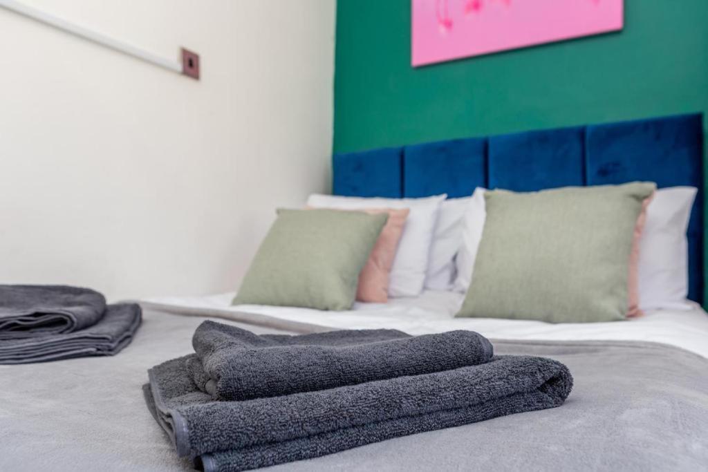 Newcastle'S Most Central Apartment - Sleeps 10 Eksteriør billede